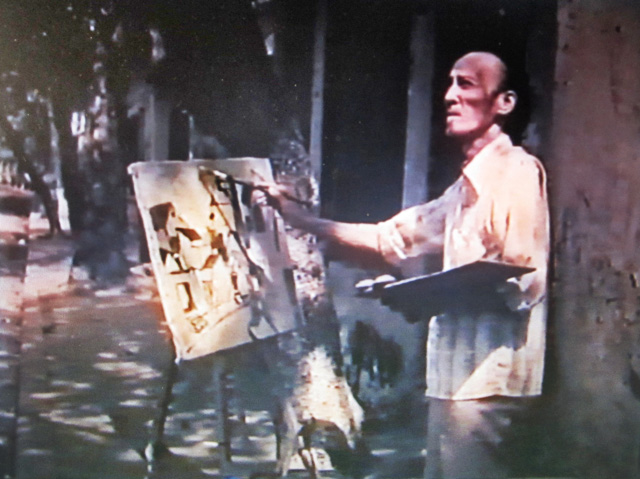 Artist Bùi Xuân Phái painting in Hanoi.