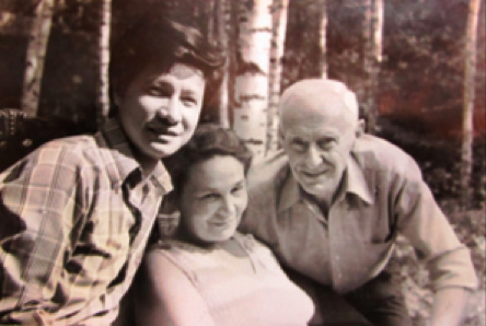 Trần Văn Thủy, Mrs. Garivovna and Roman Karmen.